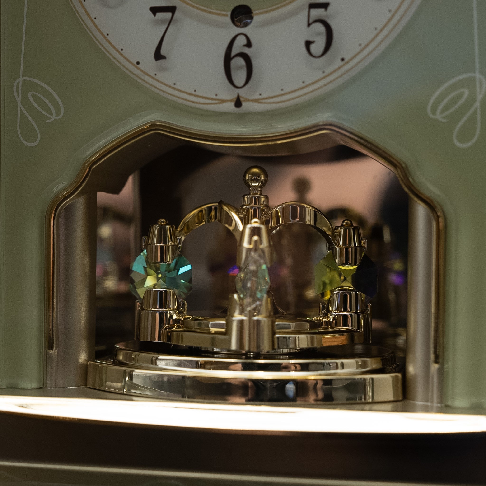 Seiko Radio Wave Control Desk Clock with Rotating Crystal Pendulum (BY223M)
