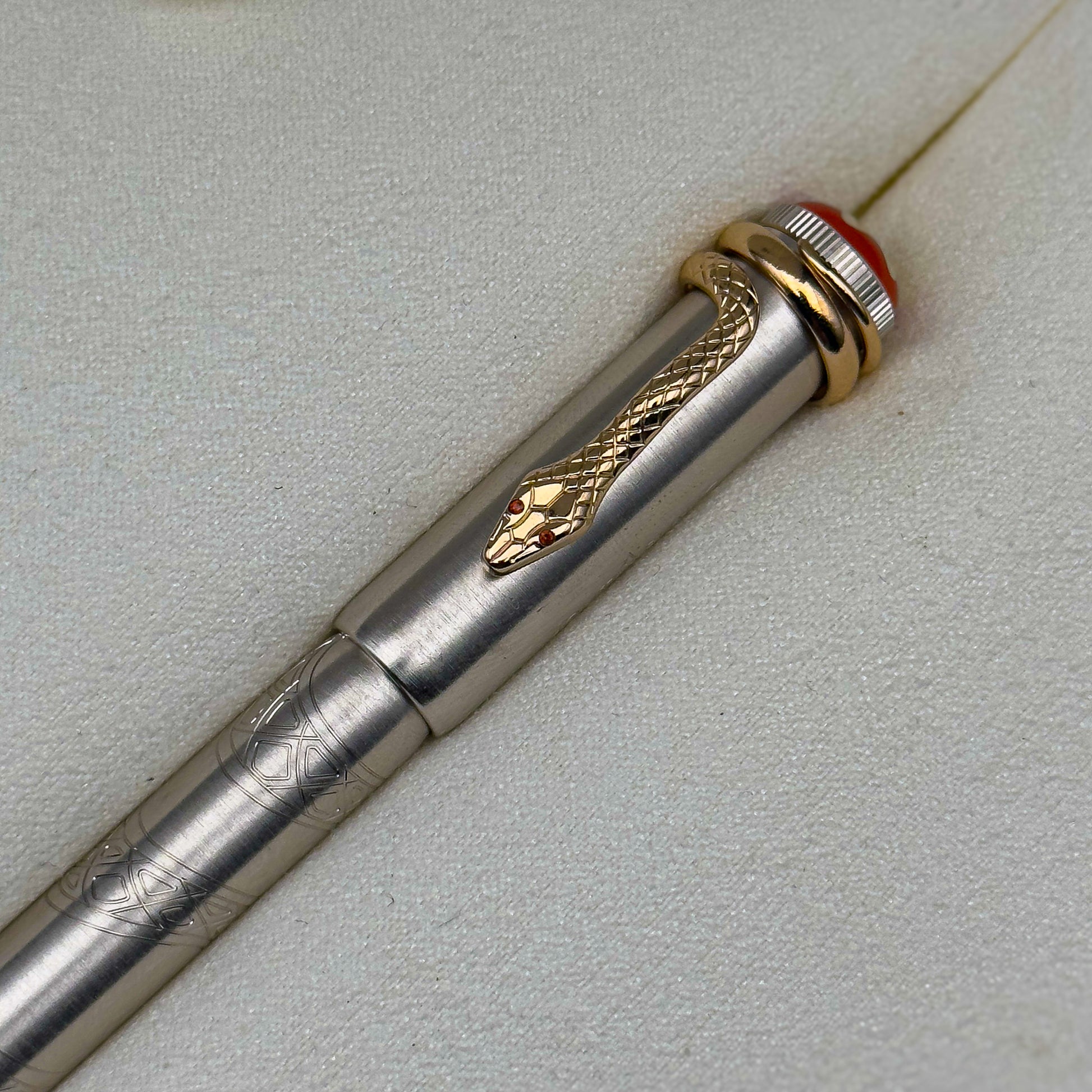 Montblanc Heritage Rouge et Noir Solitaire Serpent Fountain Pen - Limited Edition 1906