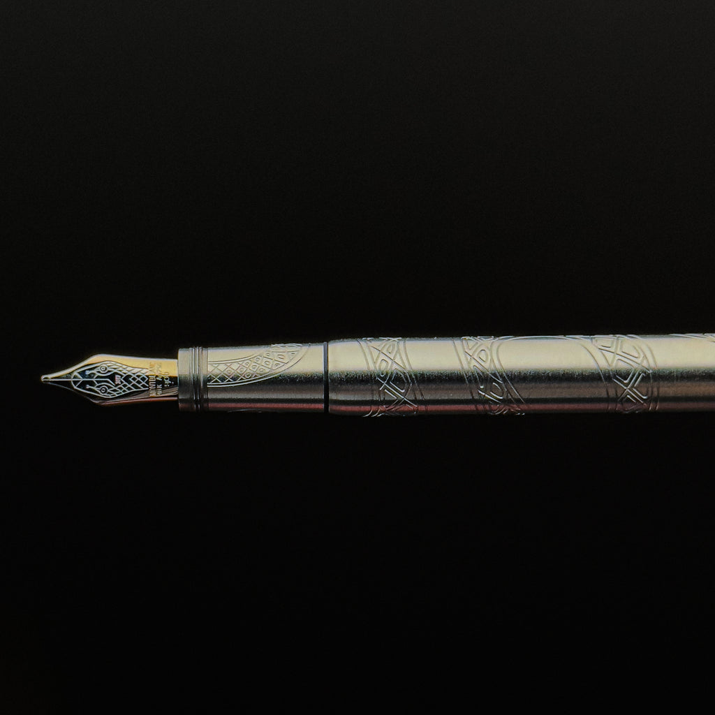 Montblanc Heritage Rouge et Noir Solitaire Serpent Fountain Pen - Limited Edition 1906