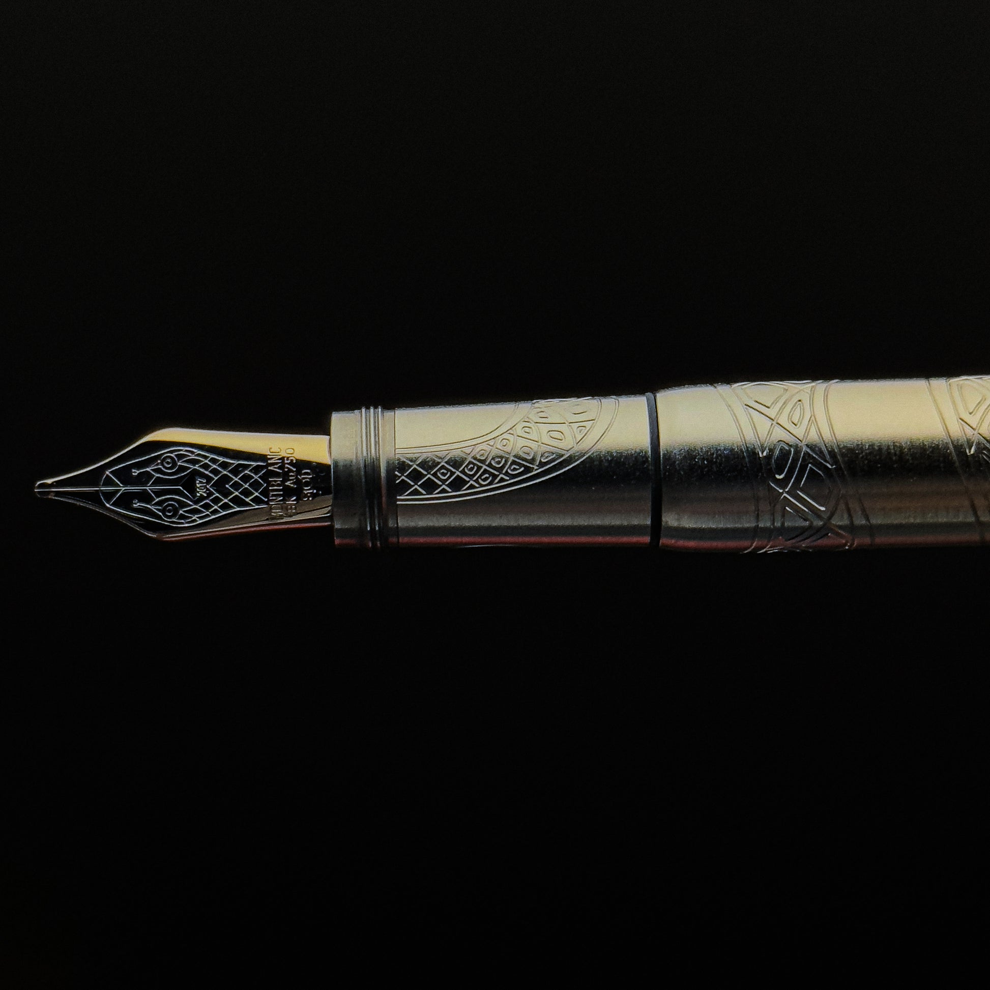 Montblanc Heritage Rouge et Noir Solitaire Serpent Fountain Pen - Limited Edition 1906