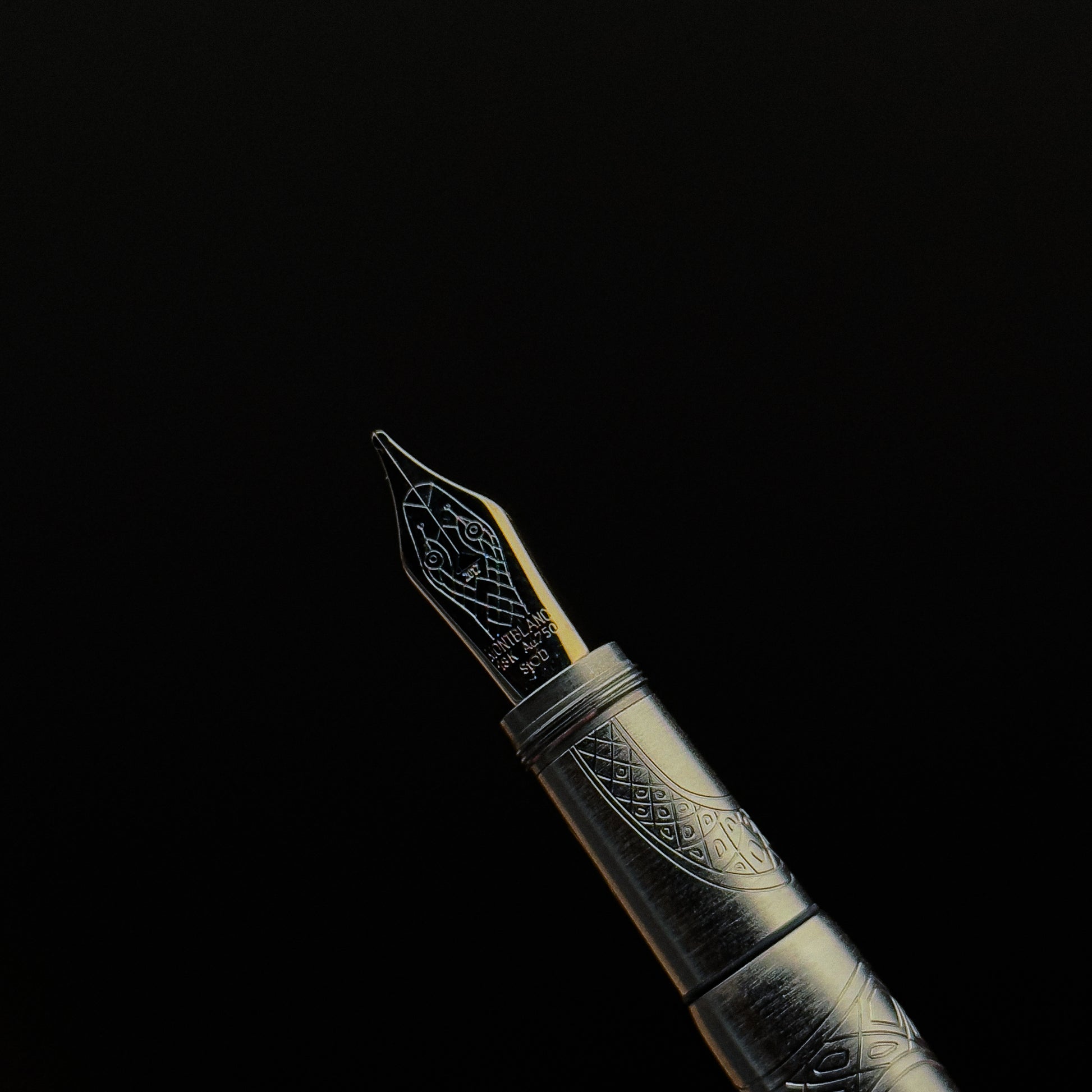 Montblanc Heritage Rouge et Noir Solitaire Serpent Fountain Pen - Limited Edition 1906