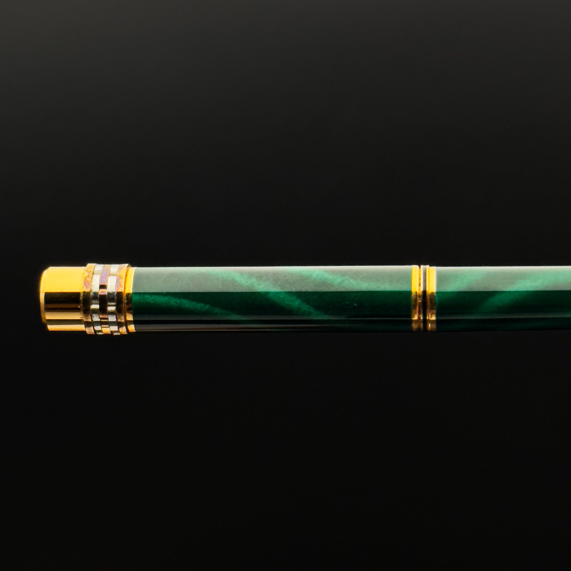 Must de Cartier Vendome Green Malachite Lacquer Fountain Pen