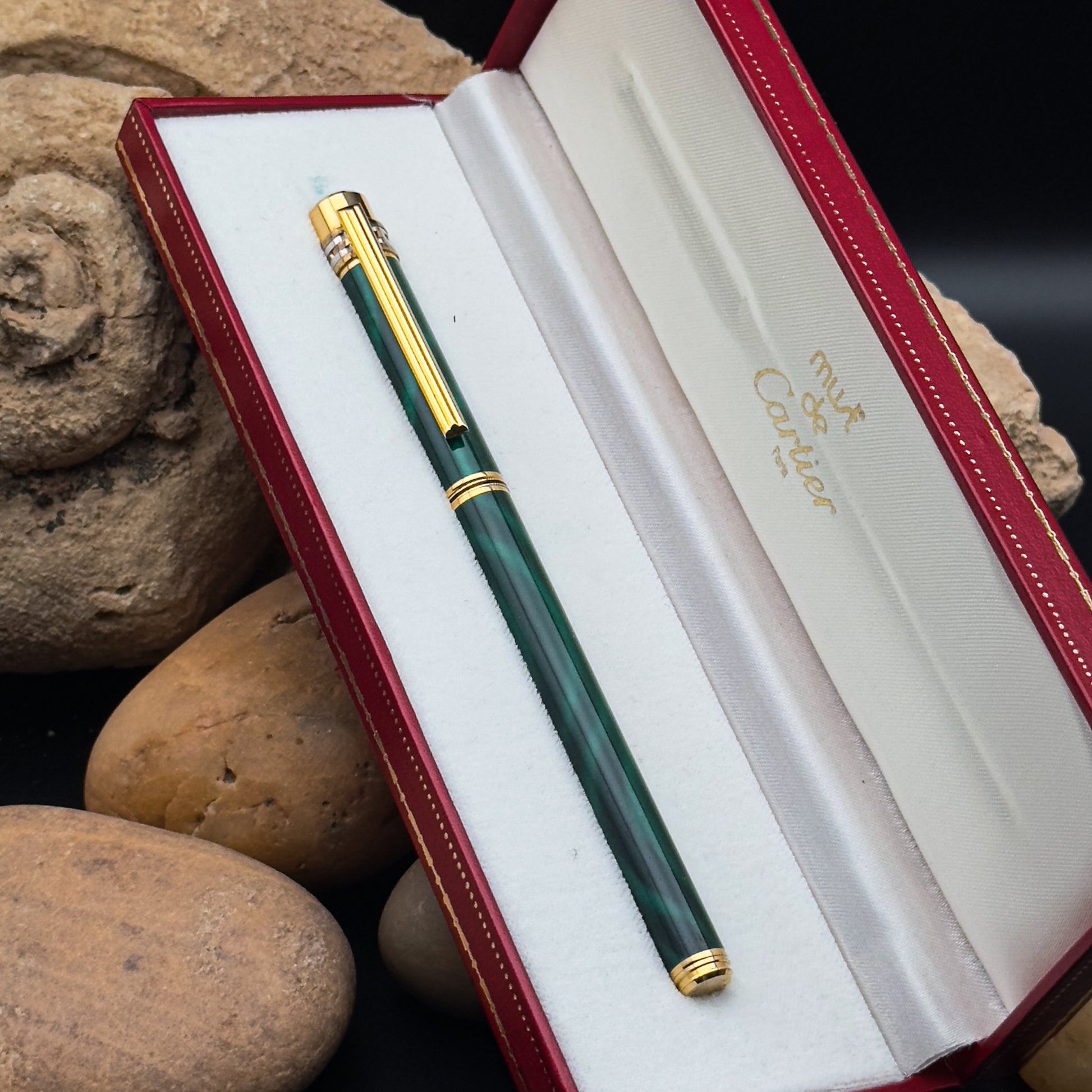 Must de Cartier Vendome Green Malachite Lacquer Fountain Pen