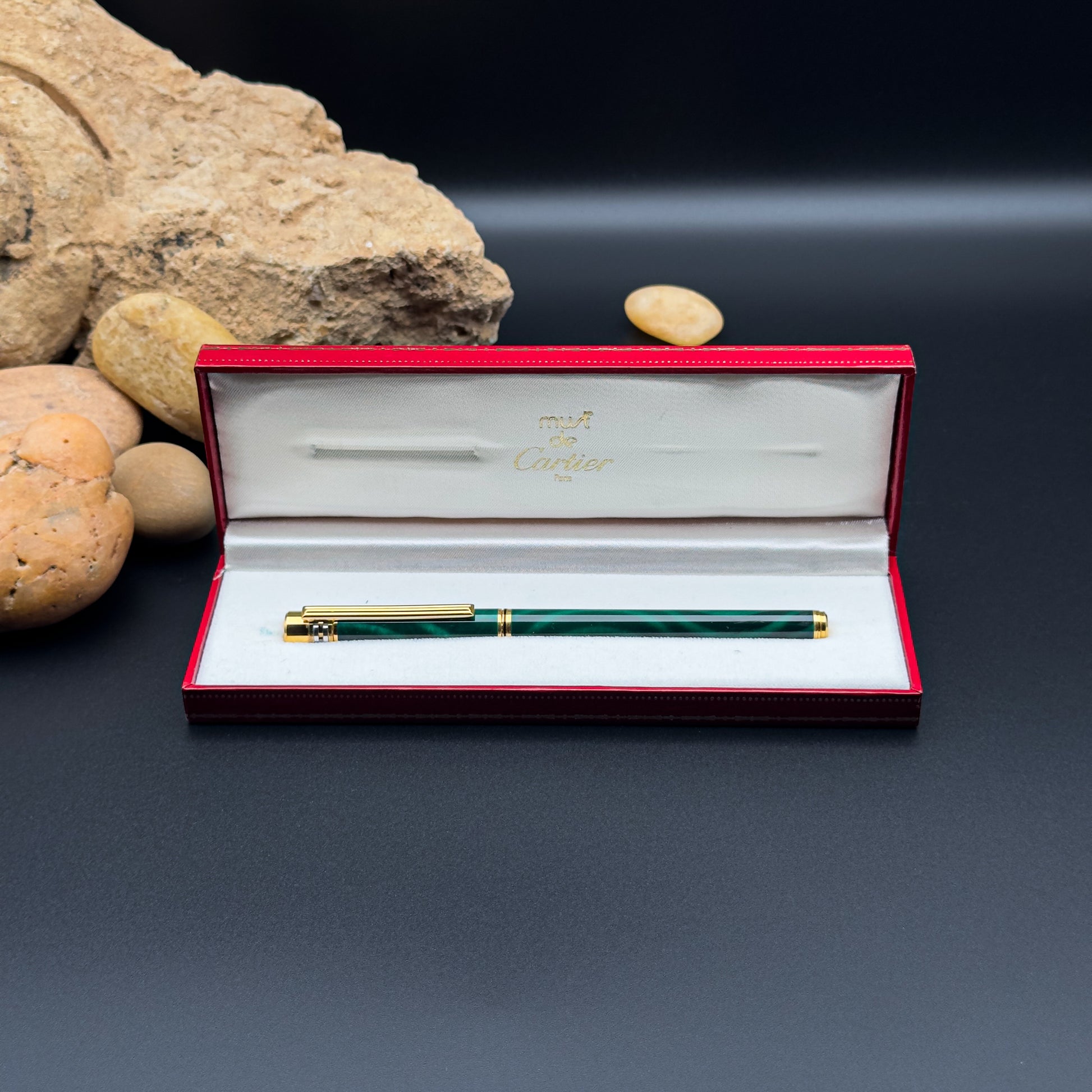 Must de Cartier Vendome Green Malachite Lacquer Fountain Pen