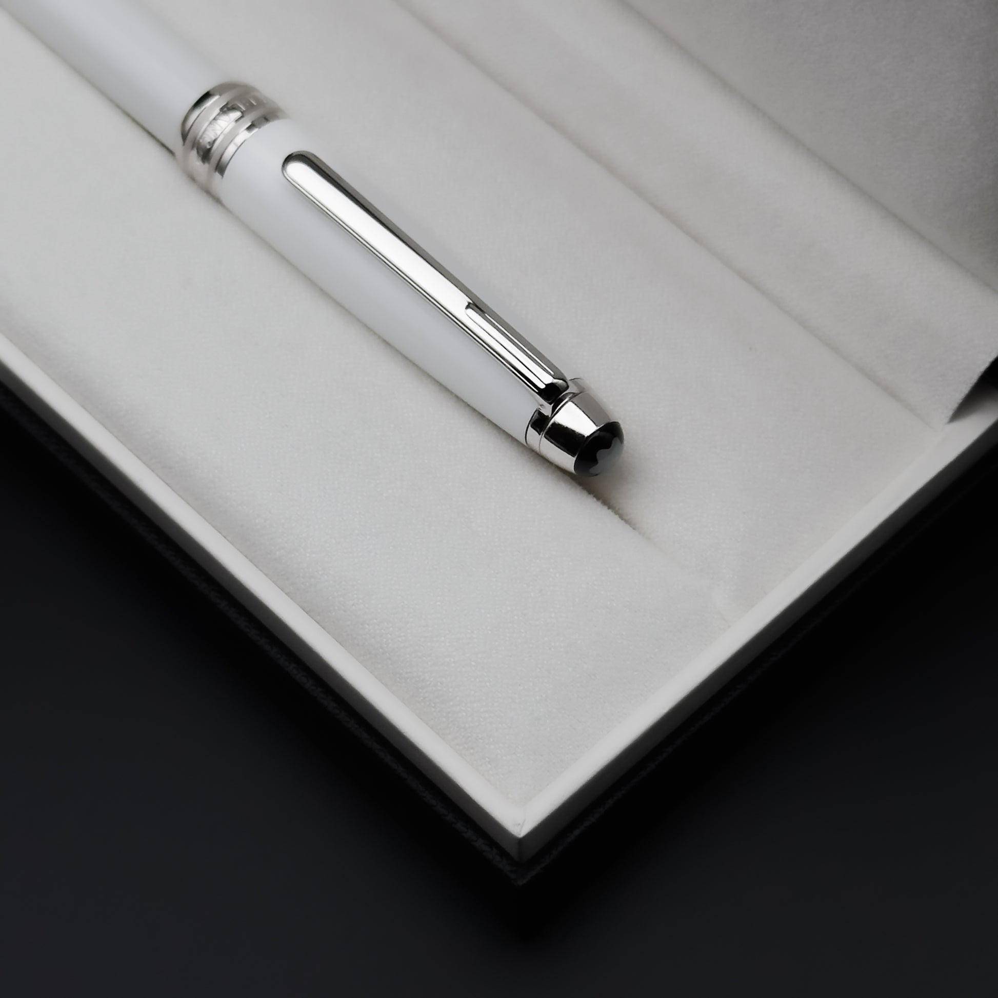 Montblanc Meisterstück Solitaire Tribute to the Mont Blanc Classique Ballpoint Pen