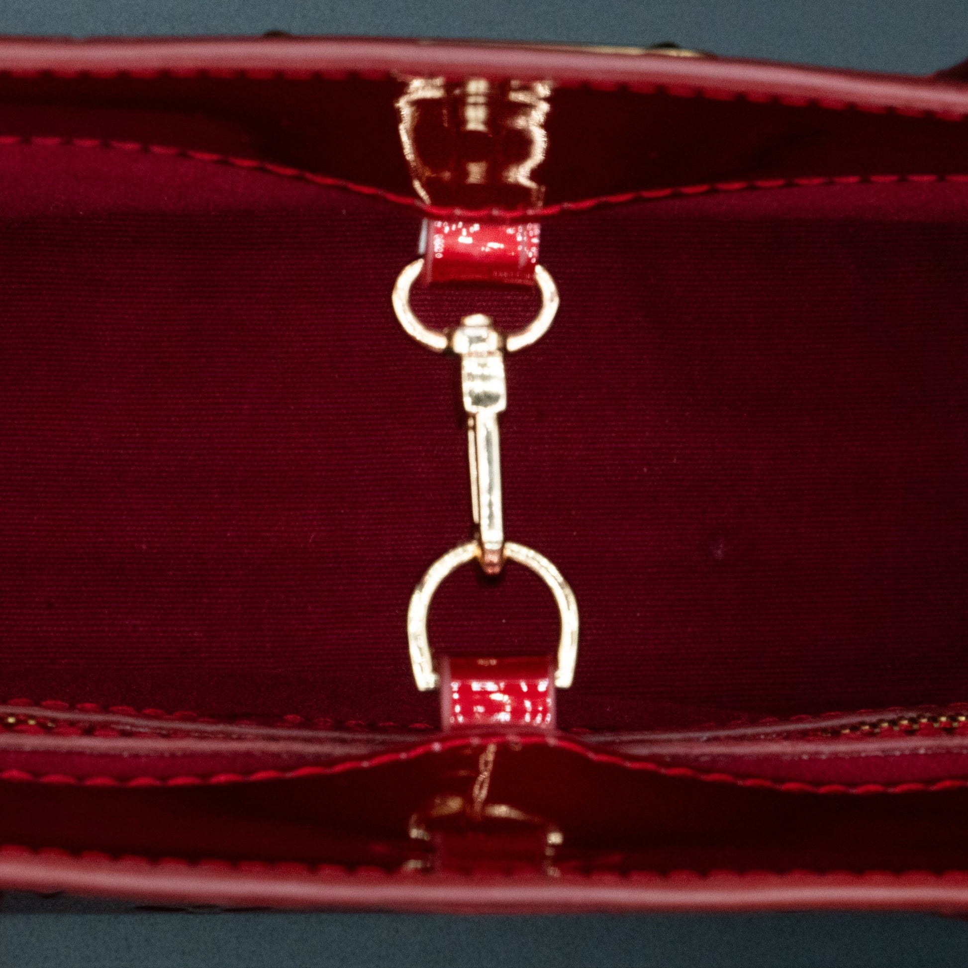 Louis Vuitton Wilshire PM in Monogram Vernis Pomme d’Amour