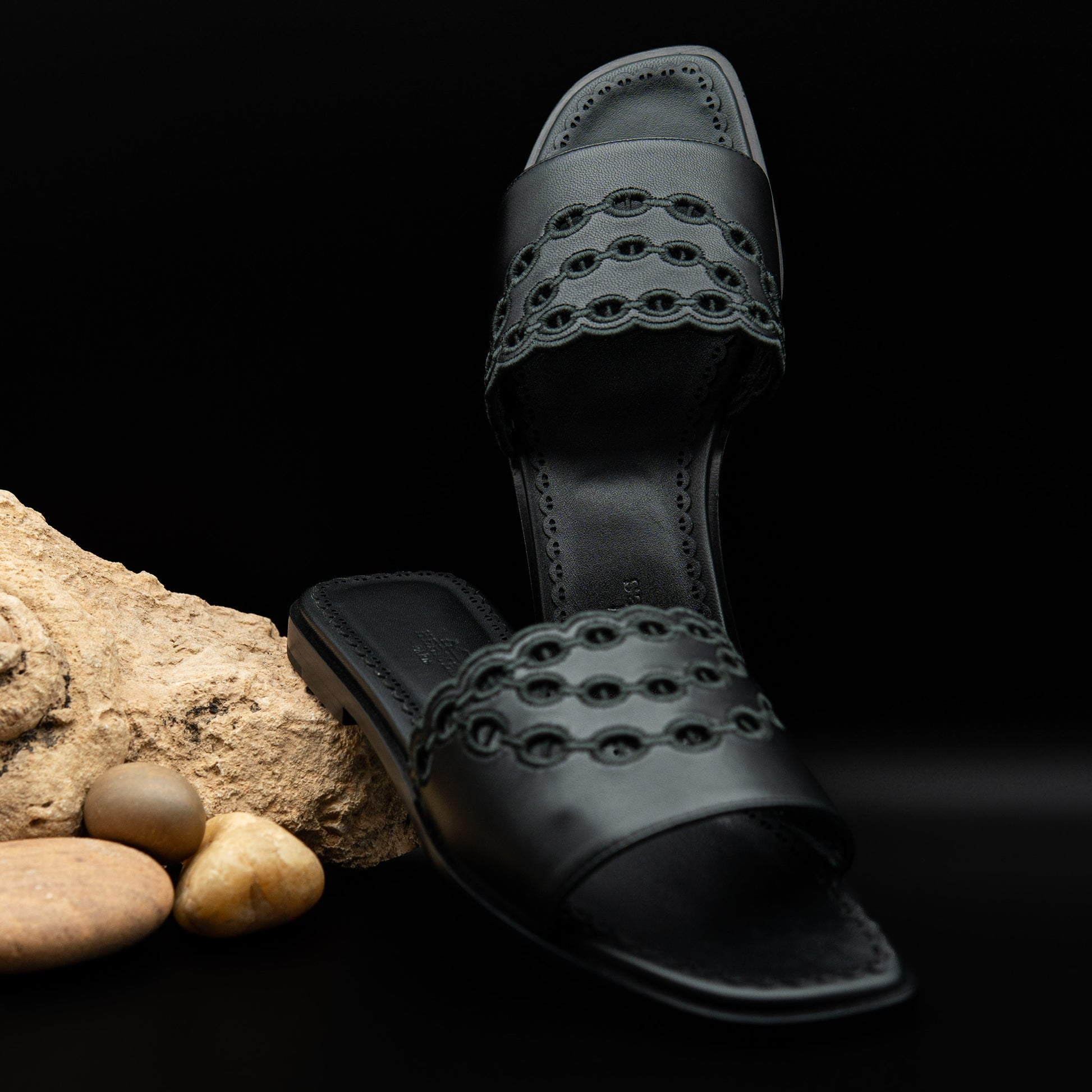 Hermès Gaelle Sandals in Black Leather (Size 37½)