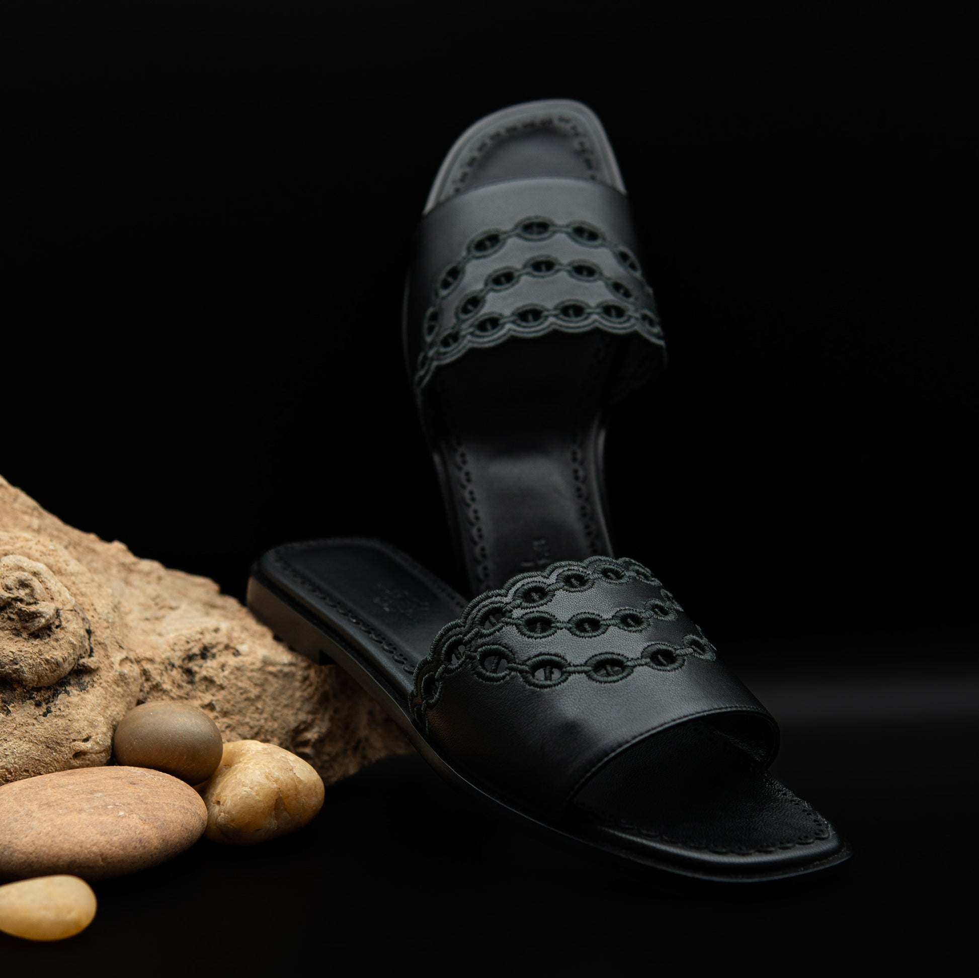 Hermès Gaelle Sandals in Black Leather (Size 37½)
