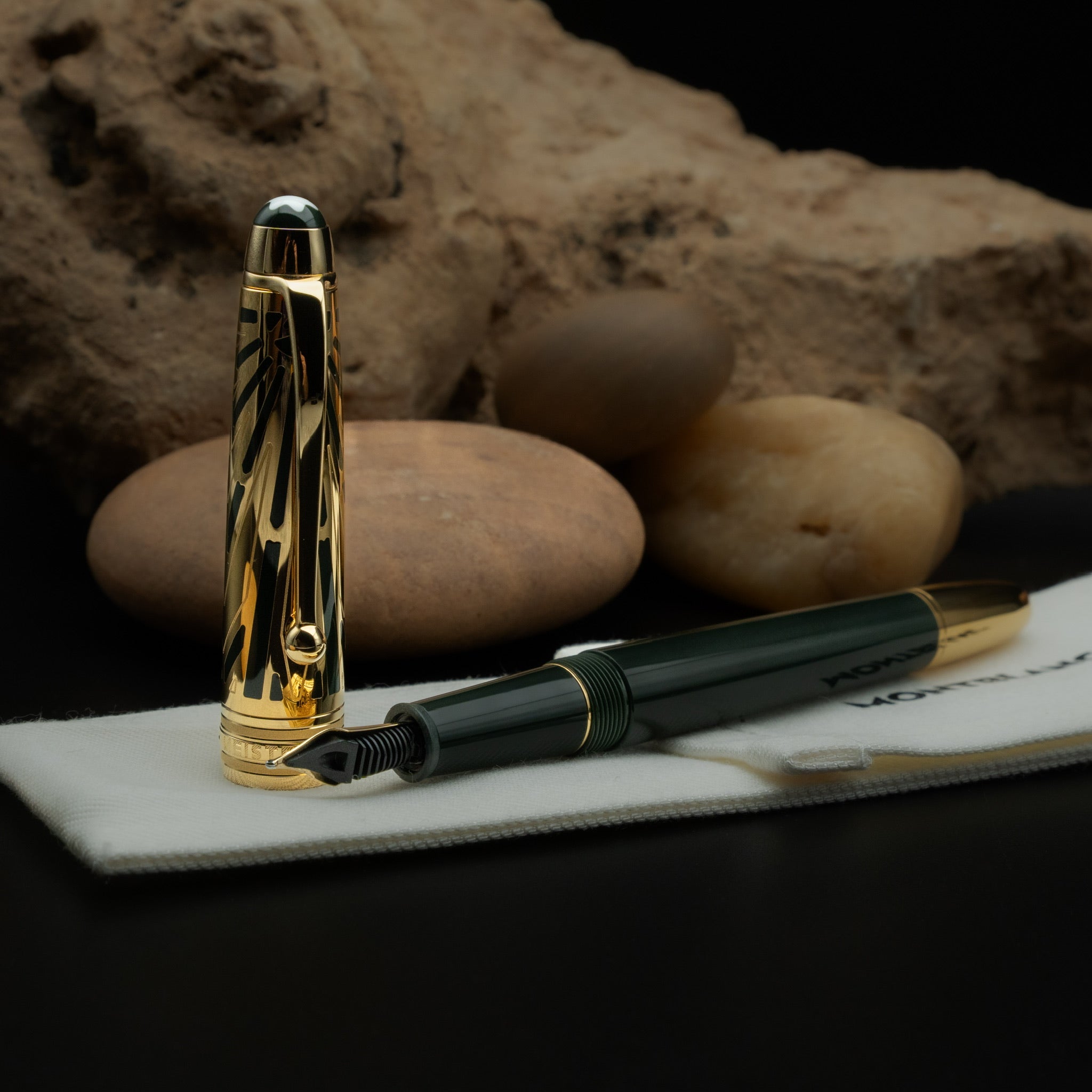 Montblanc Meisterstück The Origin Collection Doué Classique Fountain Pen (Medium Nib in 18k Gold)