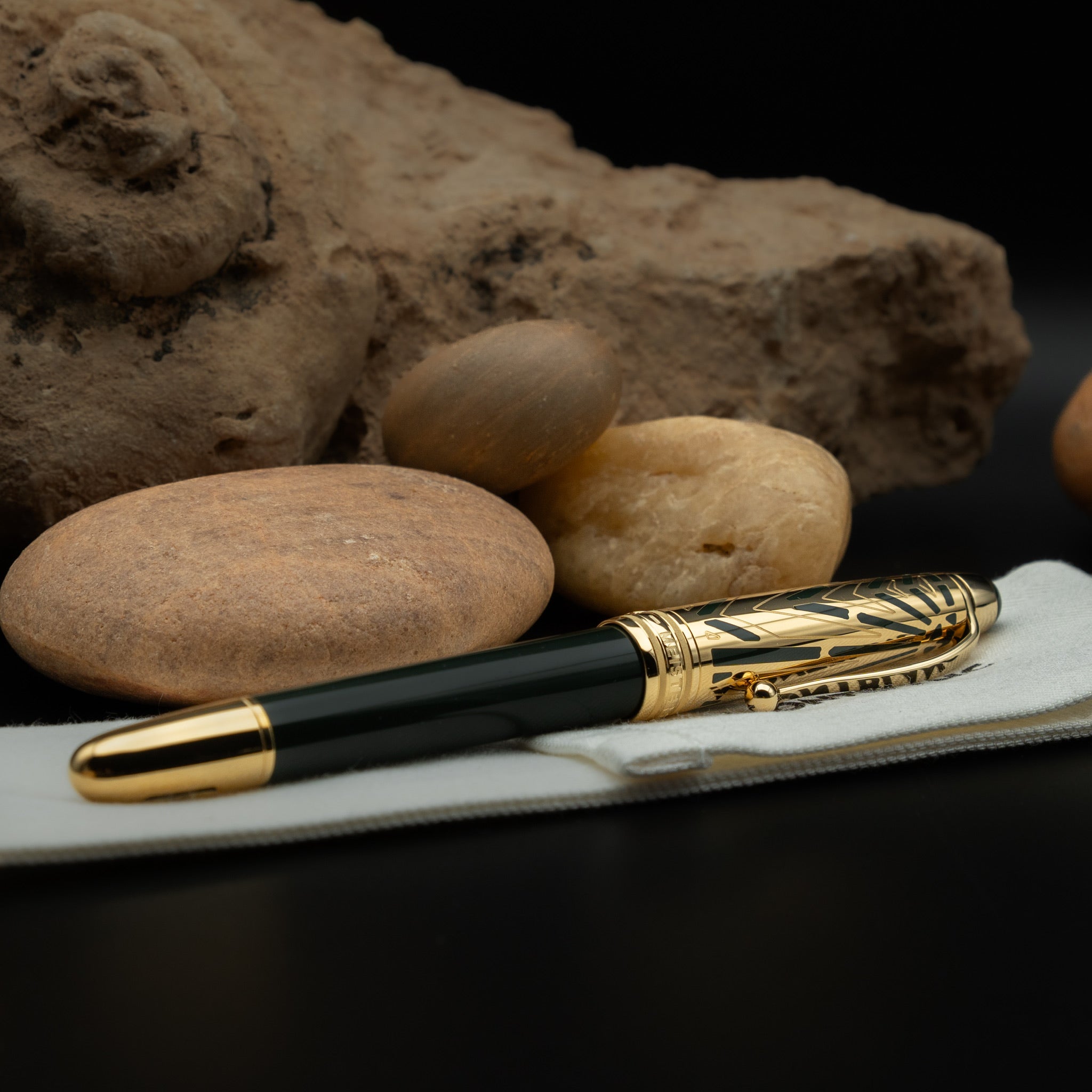 Montblanc Meisterstück The Origin Collection Doué Classique Fountain Pen (Medium Nib in 18k Gold)