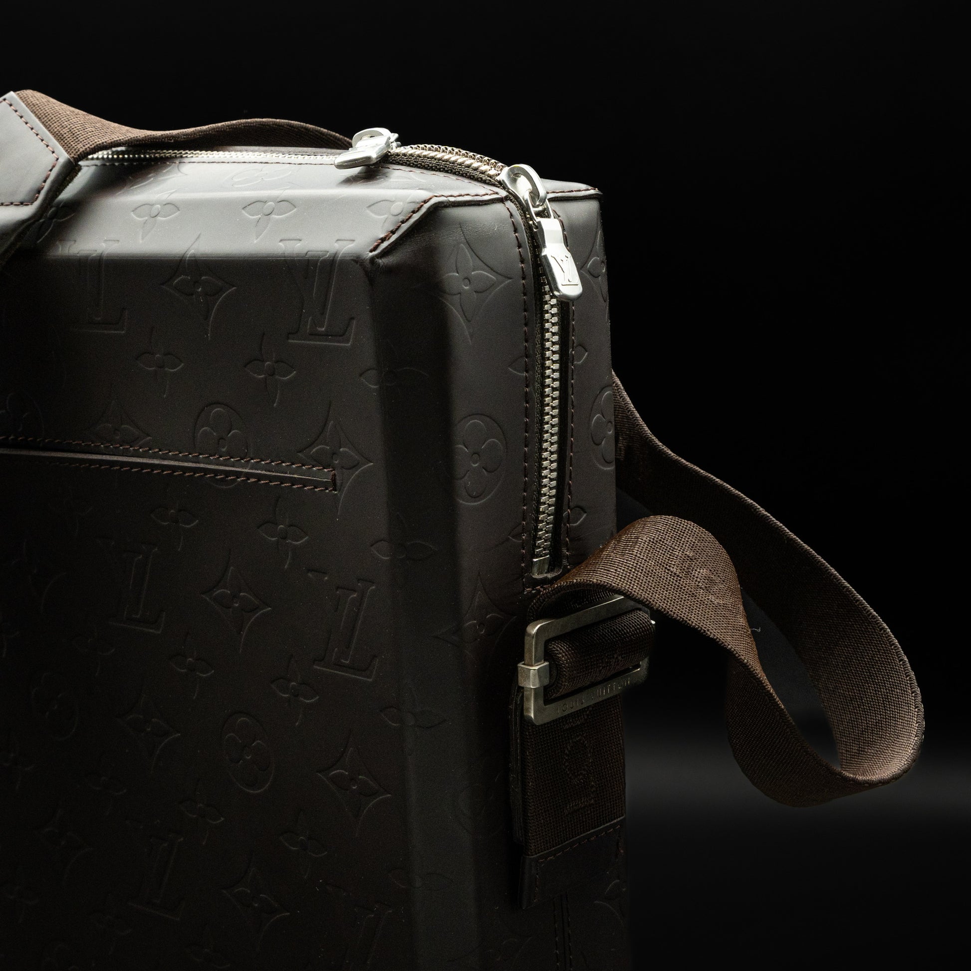 Louis Vuitton Monogram Glacé Steve Messenger Bag in Dark Brown Cowhide Leather from 2000