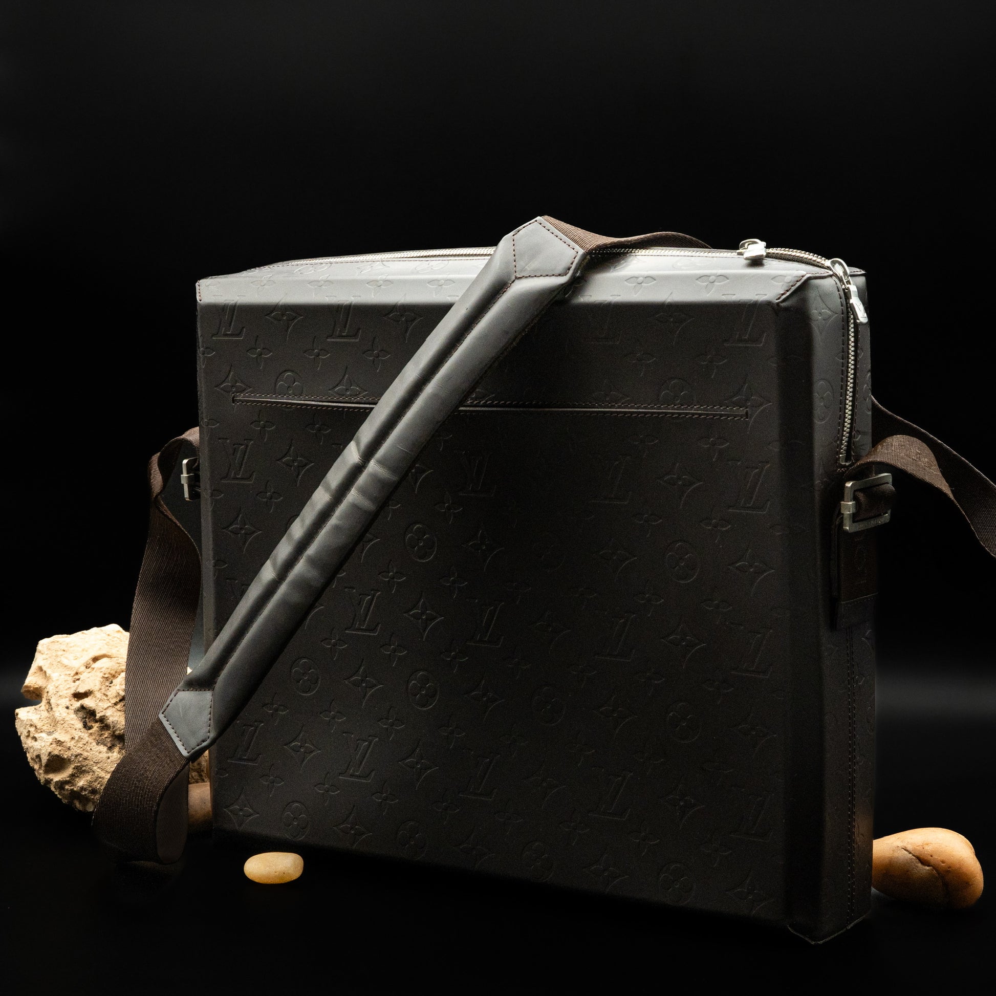 Louis Vuitton Monogram Glacé Steve Messenger Bag in Dark Brown Cowhide Leather from 2000