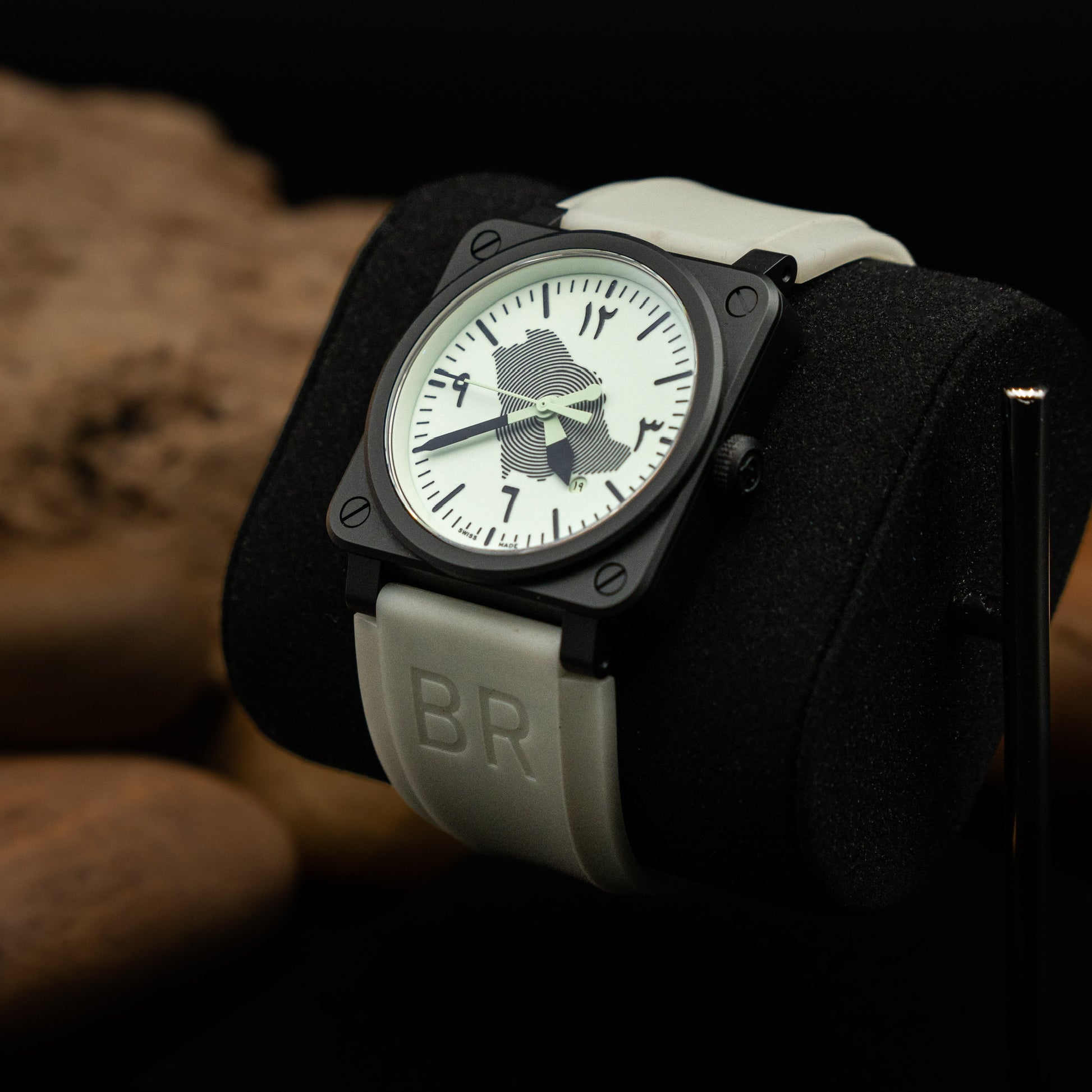 ساعة بيل آند روس BR 03-92 إصدار السعودية المحدود إلى ٩٠ قطعة بمناسبة الذكرى التسعين عام أوتوماتيكية سوداء سيراميكية مضيئة بالكامل (المرجع: BR03-92-CBL)