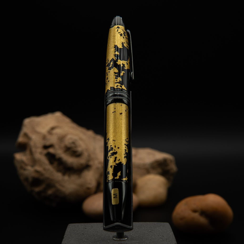 Montblanc Meisterstück Calligraphy Gold Leaf Special Edition Fountain Pen (M)