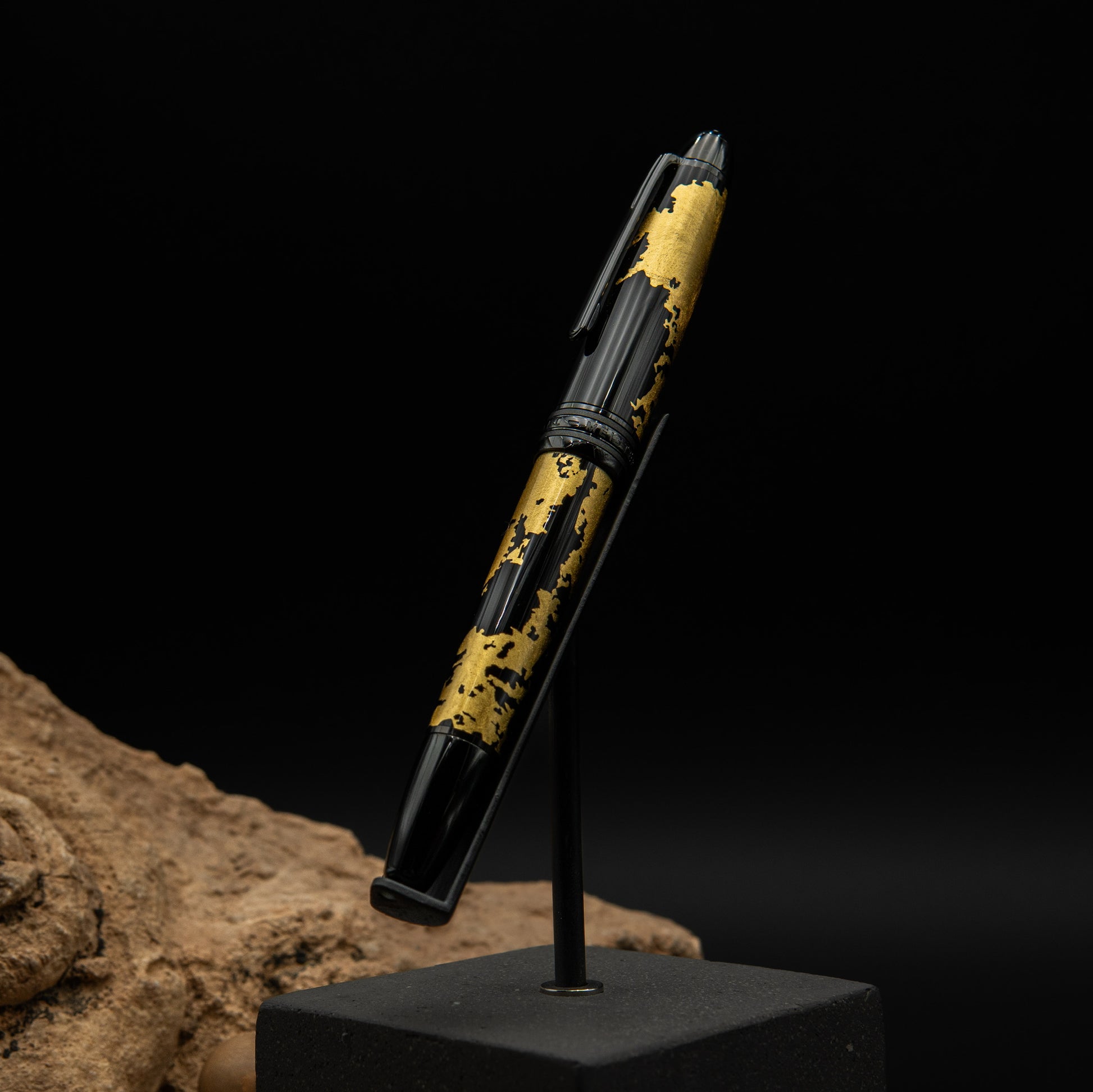 Montblanc Meisterstück Calligraphy Gold Leaf Special Edition Fountain Pen (M)