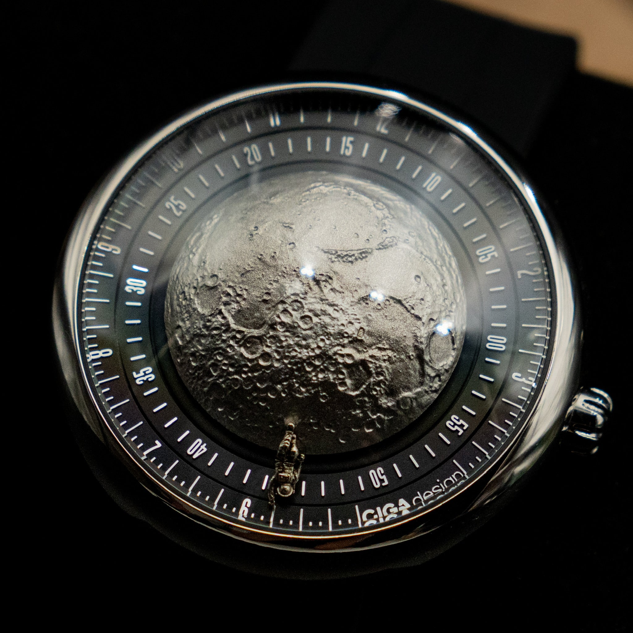 ساعة سيقا ديزاين مون ووكر الأوتوماتيكية (٤٦ مم)