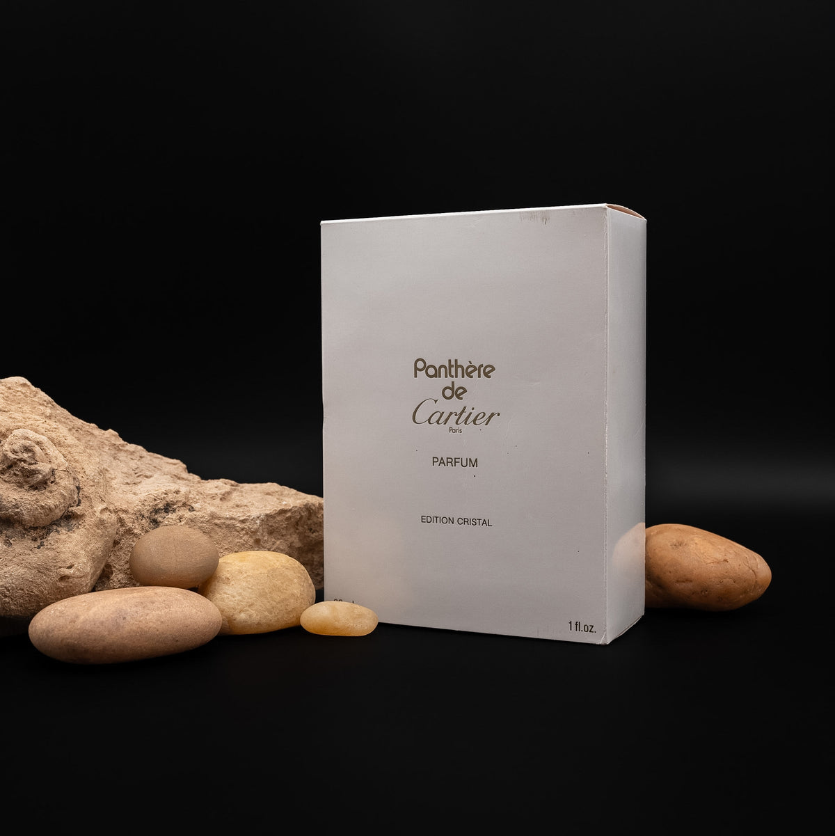 عطر بانثير دو كارتييه "الإصدار الكريستالي" المحدود (رقم ١٧٠٠/١٦٢٤) من عام ١٩٨٧ (المرجع ٦٧٣١٥٥٣٠)
