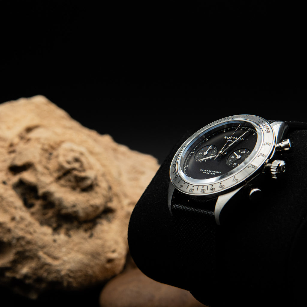 ساعة هوفمان ريسينغ ٤٠ "الإصدار الأول" كرونوغراف (محدودة ل١٥٠ قطعة) بالمينا الأسود (رقم ١٠٠ / ١٥٠)