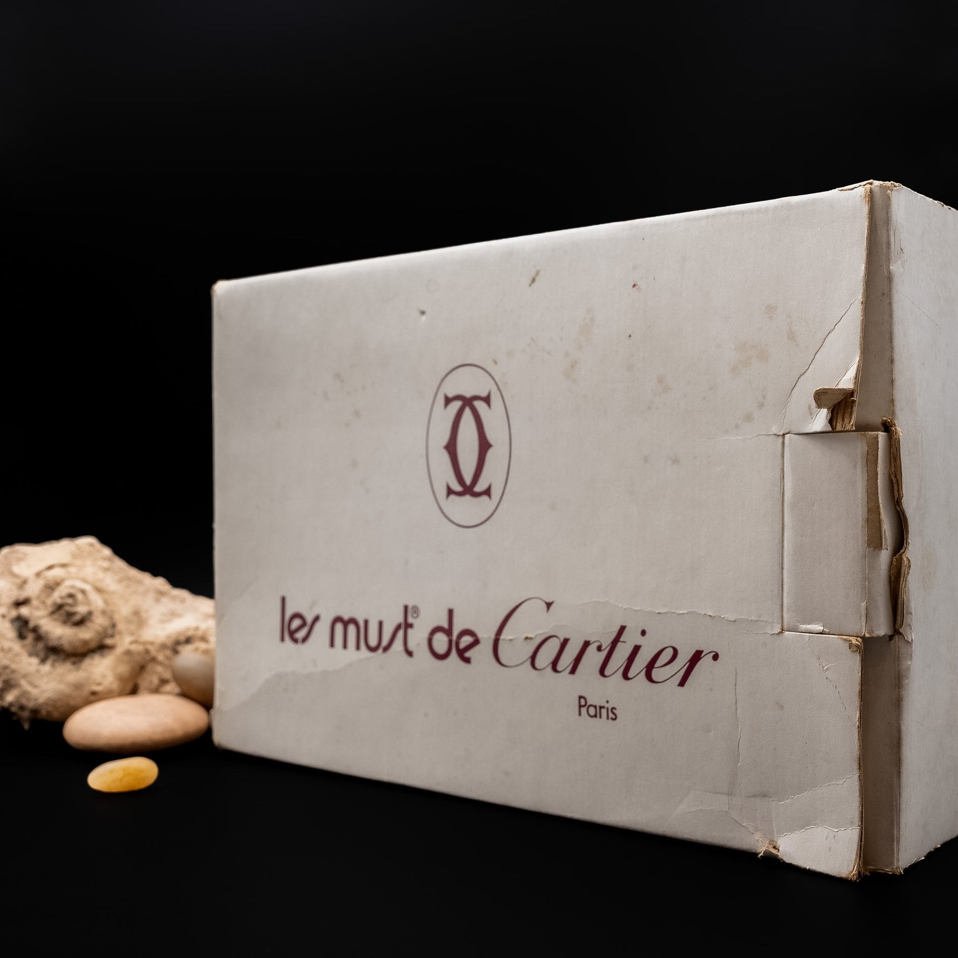 حقيبة كارتييه موست دو كارتييه ميني بوسطن من الجلد المخملي العنابي من سبعينيات القرن الماضي