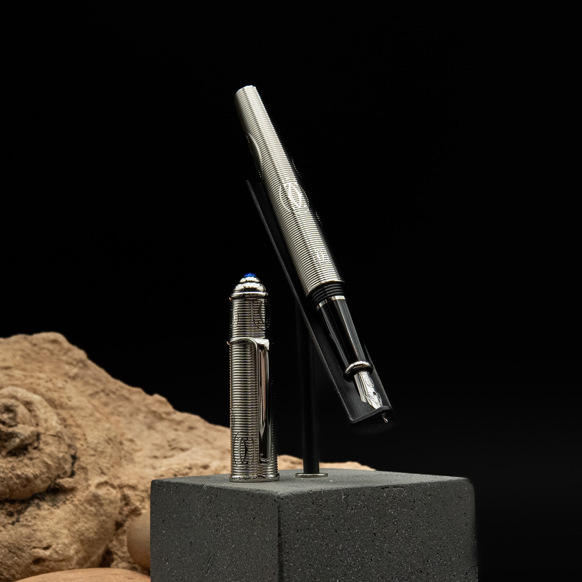 قلم كارتييه ديابولو دي كارتييه "هابي بيرثدي" ريشة مطلي بالبلاديوم