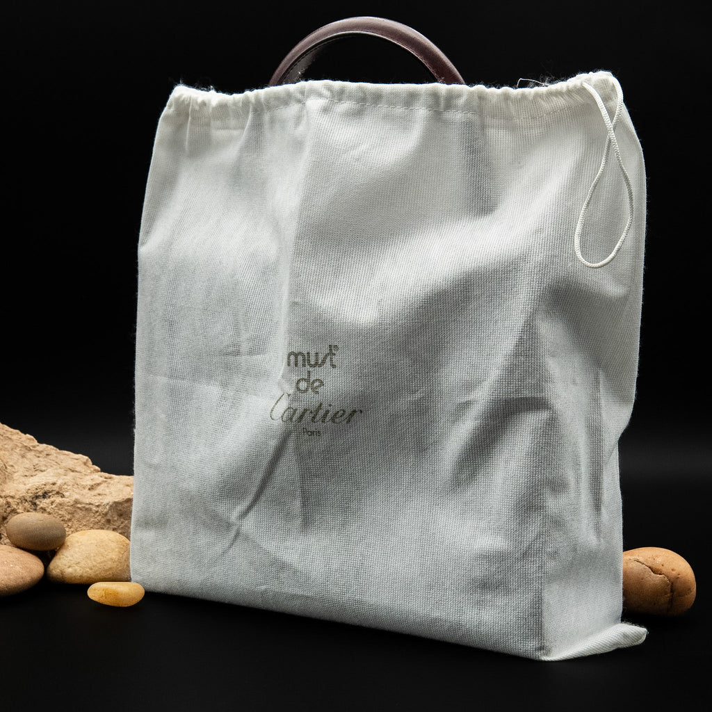 حقيبة كارتييه موست دو كارتييه ذات المقبض العلوي من جلد العجل بلون بورغندي من عام ٢٠٠٠