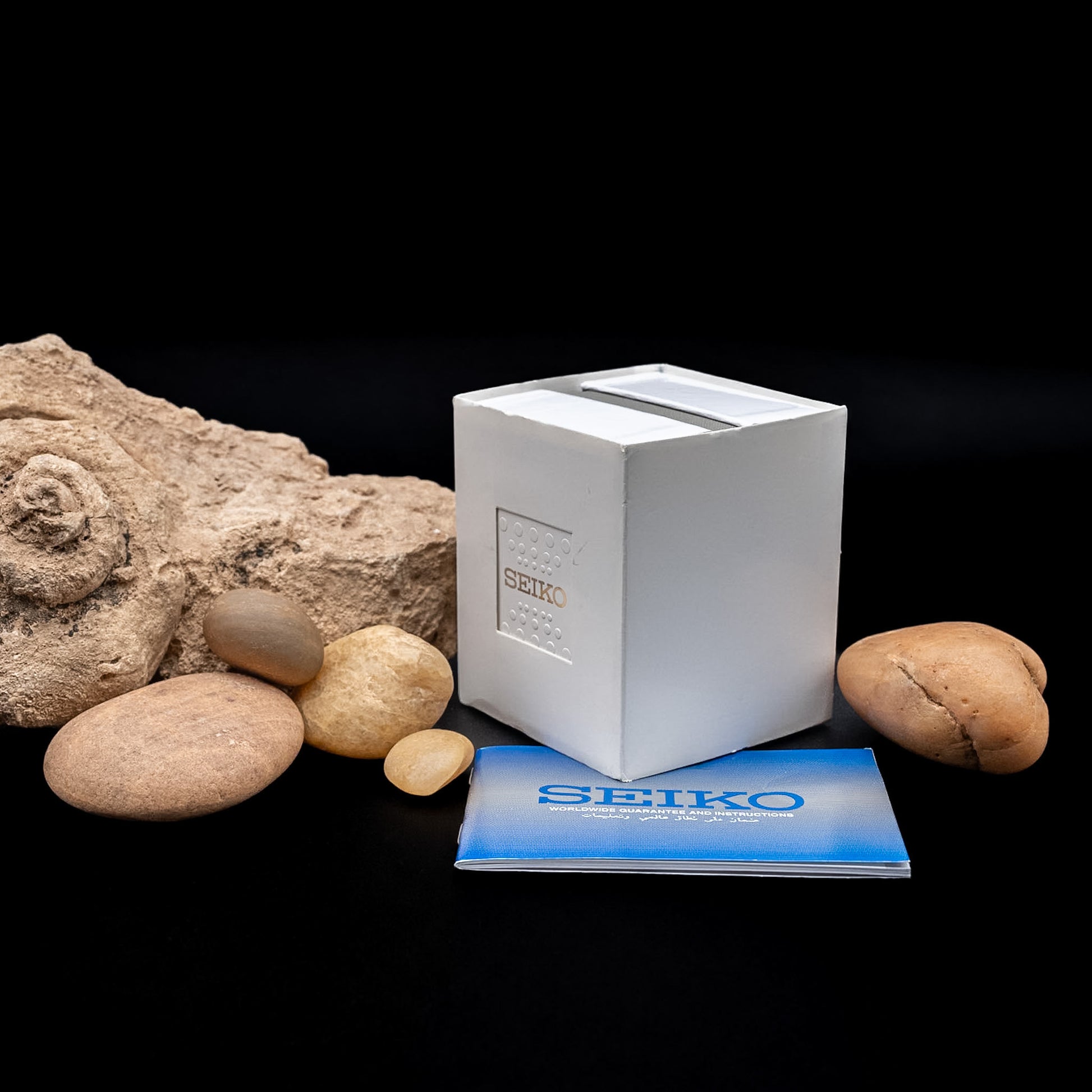 ساعة سيكو ٥ أوتوماتيكية بمينا لوميبرايت وتقويم عربي