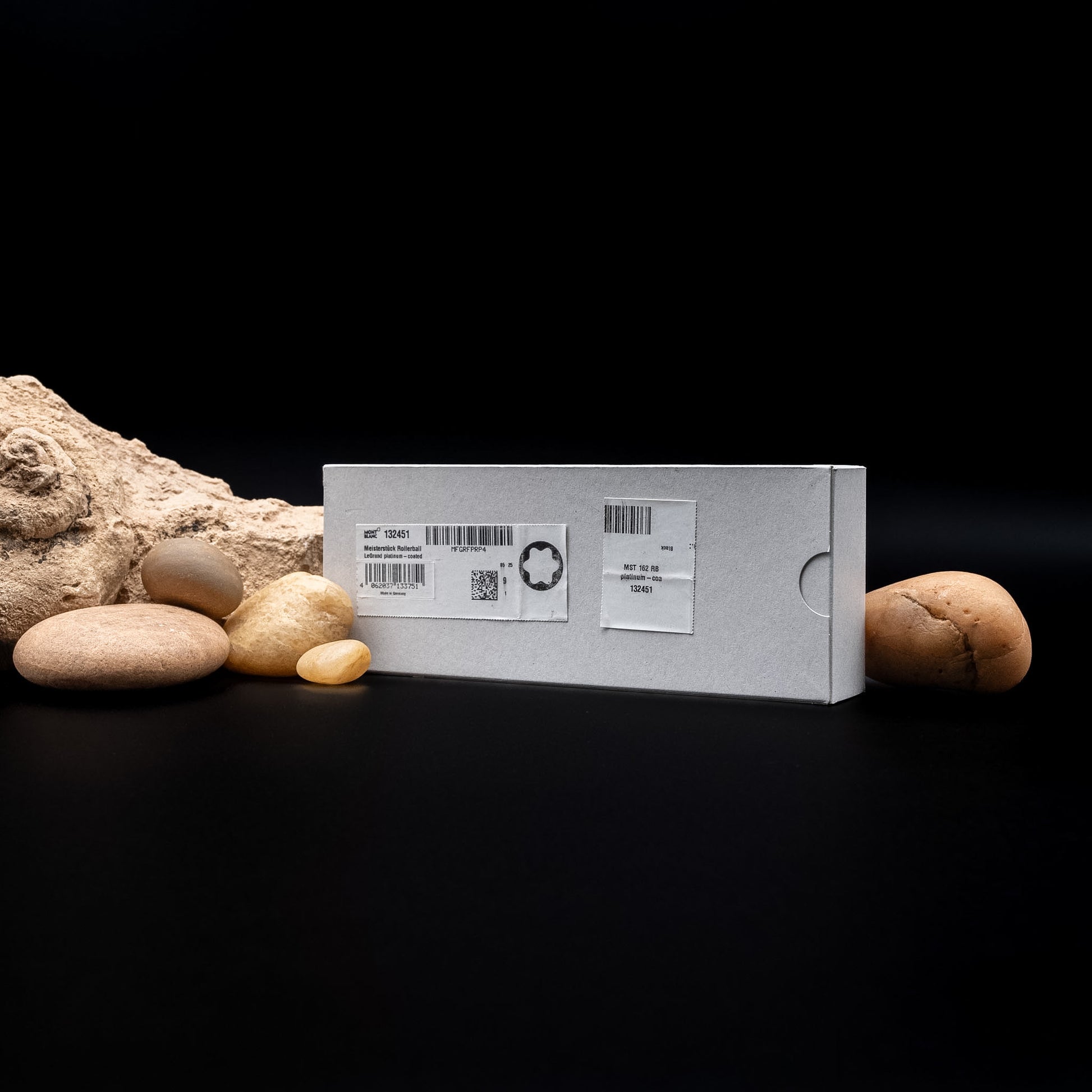 قلم حبر جاف مون بلان مايستروستوك ليجراند ١٦٢ مطلي بالبلاتين