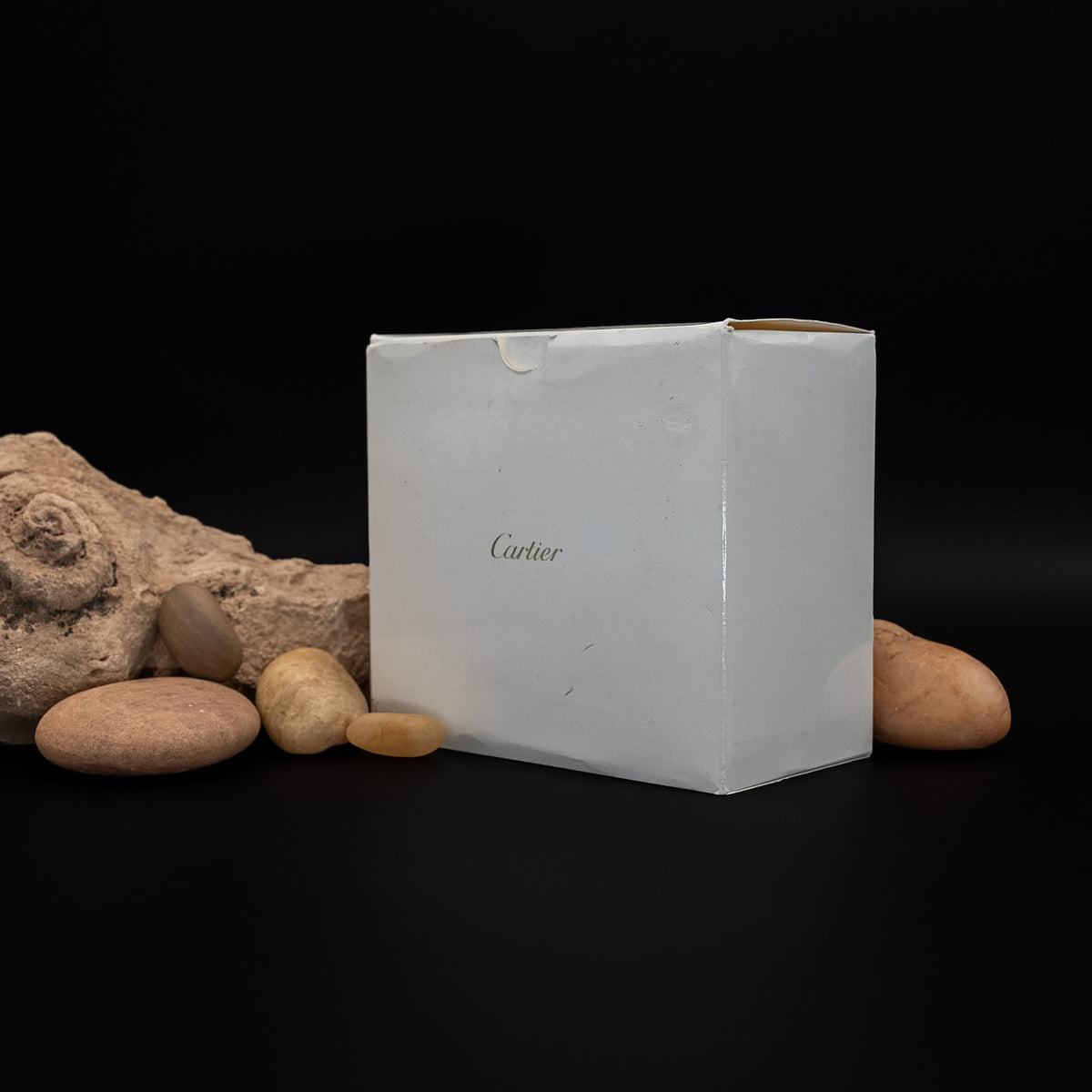 ساعة كارتييه تانك المكتبية بمنبّه (المرجع W0100086)