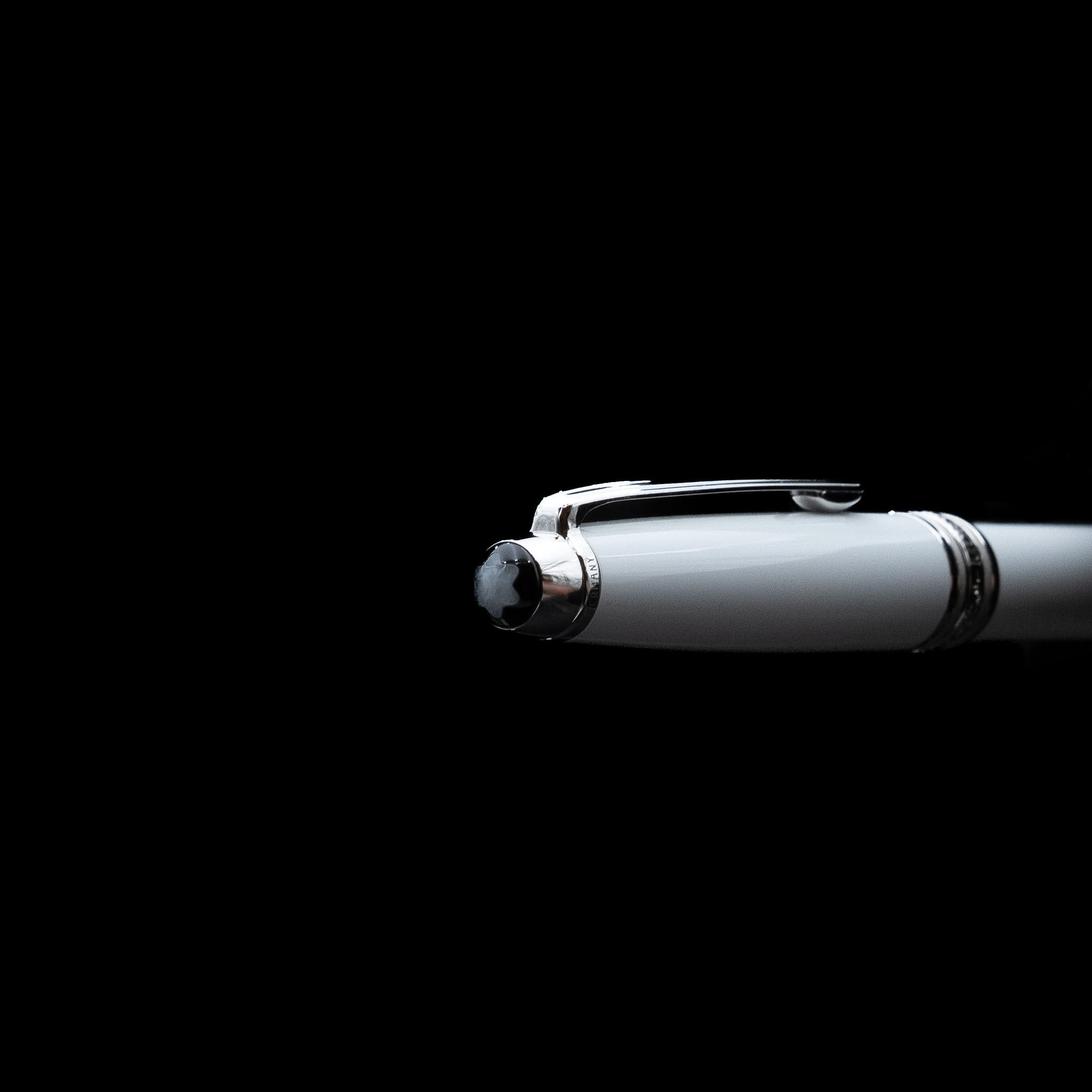 Montblanc Meisterstück Solitaire Tribute to the Mont Blanc Classique Rollerball Pen Ref. 106845