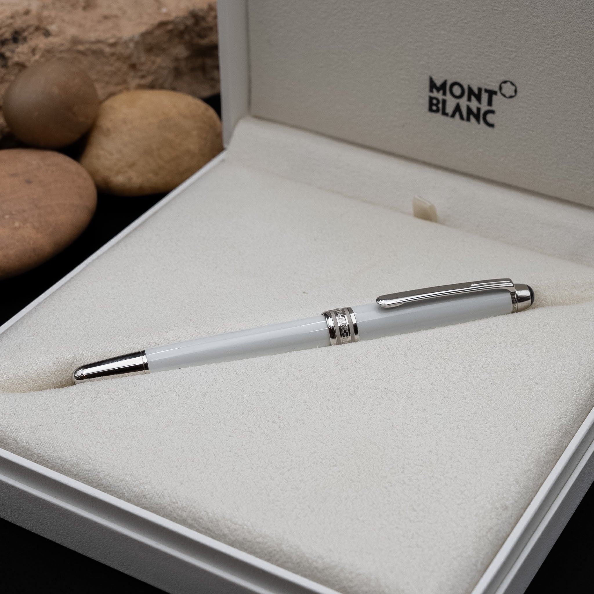 Montblanc Meisterstück Solitaire Tribute to the Mont Blanc Classique Rollerball Pen Ref. 106845
